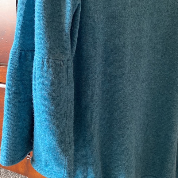 Ann Taylor Loft M Italian Yarn Sweater - Picture 4 of 5